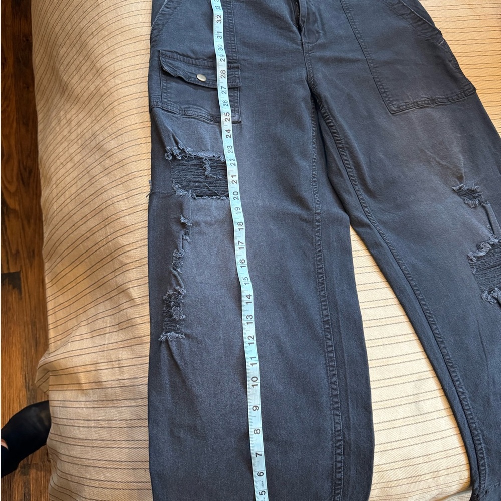 Womens  distressed pants.